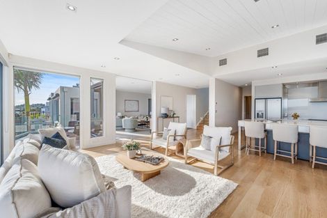 Photo of property in 5a Bucklands Beach Road, Bucklands Beach, Auckland, 2012