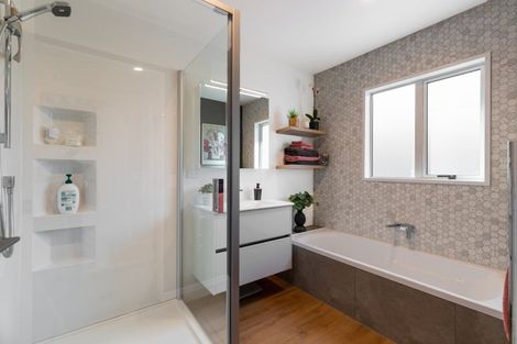 Photo of property in 5 Mount Iron Drive, Wanaka, 9305