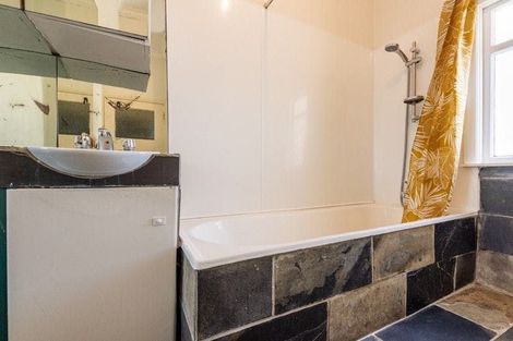 Photo of property in 2u2 Hawker Street, Mount Victoria, Wellington, 6011