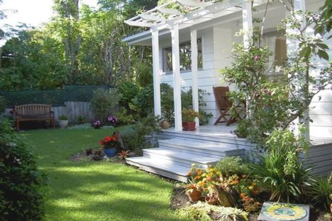 Photo of property in 2/20 Russell Street, Stanley Point, Auckland, 0624