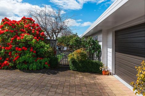 Photo of property in 2/8 Kinder Street, Acacia Bay, Taupo, 3330
