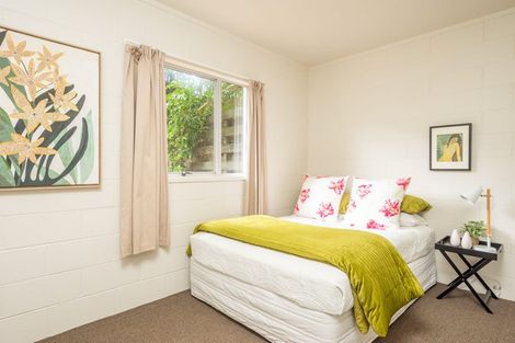 Photo of property in 2/218 East Coast Road, Forrest Hill, Auckland, 0620