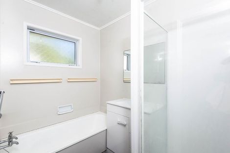 Photo of property in 12 Griffiths Grove, Newlands, Wellington, 6037