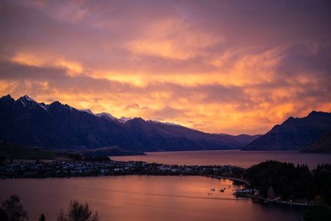 Photo of property in 9 Wakatipu Heights, Queenstown, 9300