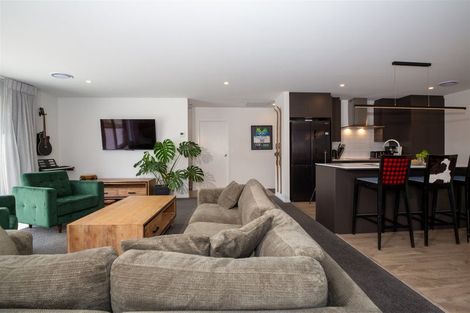 Photo of property in 21 Shelduck Road, Jacks Point, 9371