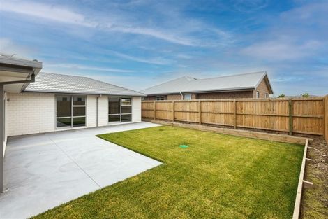 Photo of property in 11 Lussa Close, Broomfield, Christchurch, 8042