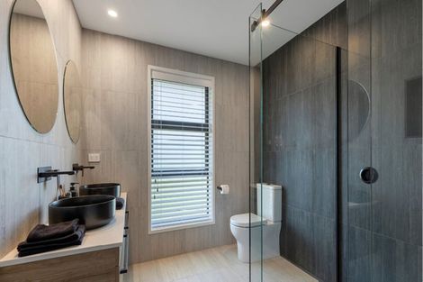 Photo of property in 51 Mcindoe Road, Kumeu, 0810