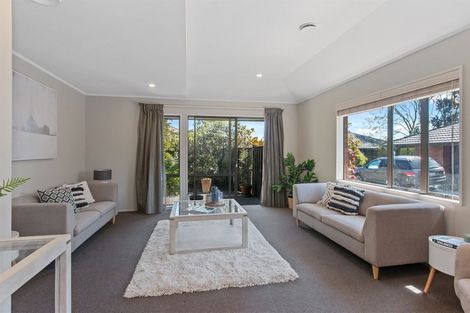 Photo of property in 10 Castle Way, Beckenham, Christchurch, 8023