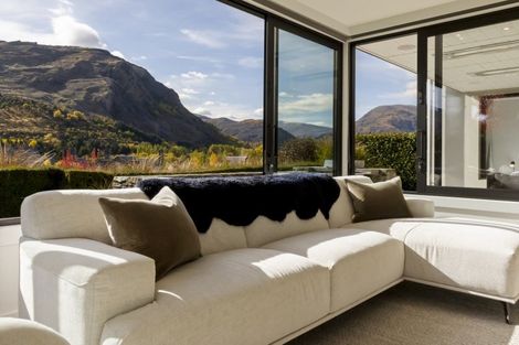 Photo of property in 2 Owen Marshall Lane, Arrowtown, 9371