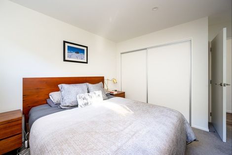 Photo of property in 17 Mount Creighton Crescent, Wanaka, 9305