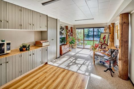 Photo of property in 9 Kenef Road, Paremata, Porirua, 5024