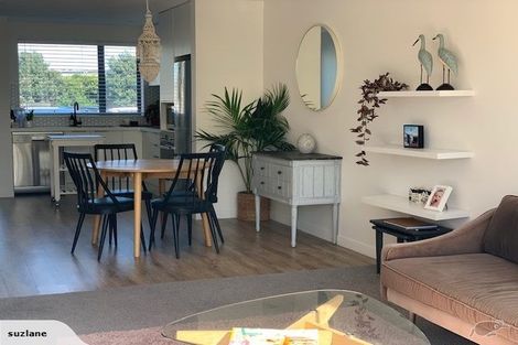Photo of property in 2u2 Stone Street, Miramar, Wellington, 6022