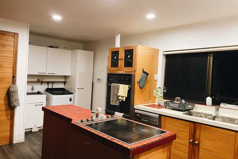 Photo of property in 1/2 Hobby Avenue, Birkdale, Auckland, 0626