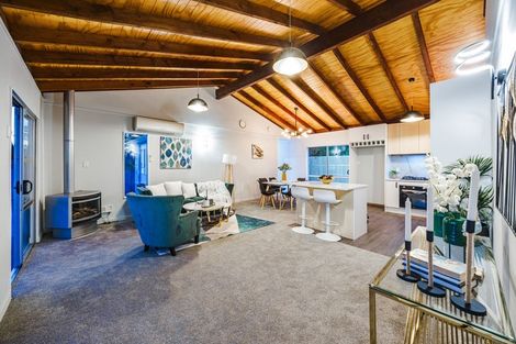 Photo of property in 4/89a Royal Road, Massey, Auckland, 0614