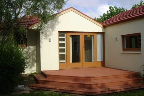 Photo of property in 32 Strowan Road, Strowan, Christchurch, 8052