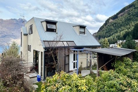 Photo of property in 20 Dart Place, Fernhill, Queenstown, 9300