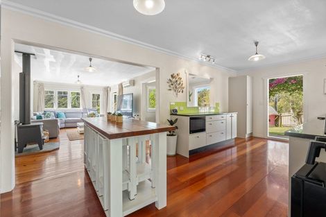 Photo of property in 42 Mountain Road, Henderson Valley, Auckland, 0612