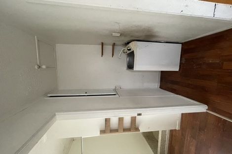 Photo of property in 2 Donovan Avenue, Massey, Auckland, 0614