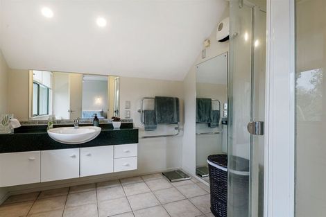 Photo of property in 1/23 Lake Road, Northcote, Auckland, 0627