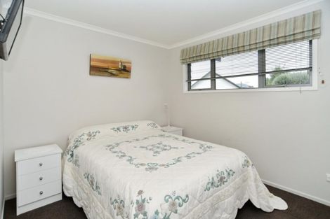 Photo of property in 28 Kirsten Place, Parklands, Christchurch, 8083