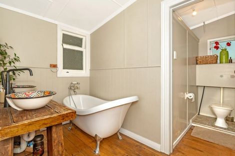 Photo of property in 15 Domain Road, Ormond, Gisborne, 4071