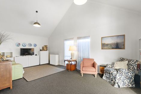 Photo of property in 29 Matthew Place, Kawaha Point, Rotorua, 3010