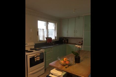 Photo of property in 34 Kirrie Avenue, Te Atatu South, Auckland, 0610