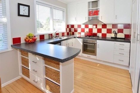 Photo of property in 17 Springtime Crescent, Stanmore Bay, Whangaparaoa, 0932