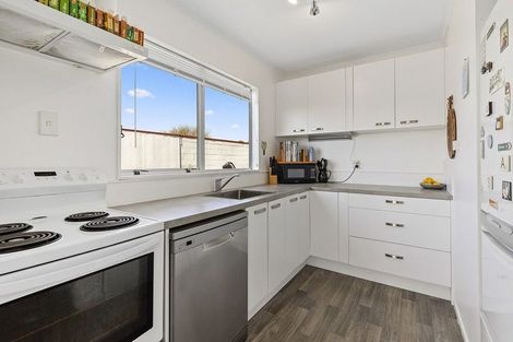 Photo of property in 10f2 Downing Street, Crofton Downs, Wellington, 6035
