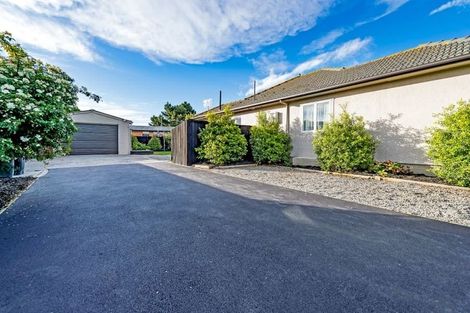 Photo of property in 70 Inwoods Road, Parklands, Christchurch, 8083