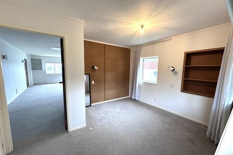 Photo of property in 9 Prestige Place, Castor Bay, Auckland, 0620
