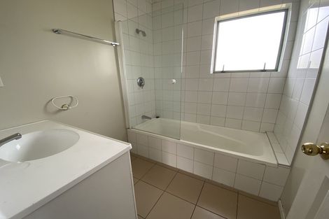 Photo of property in 25 Ginders Drive, Massey, Auckland, 0614