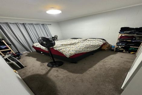 Photo of property in 2 Paton Avenue, Te Atatu South, Auckland, 0610