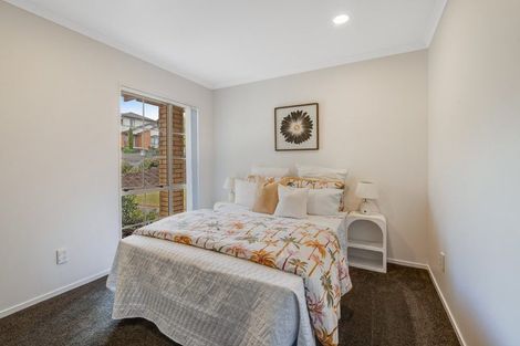 Photo of property in 6 Fulmar Way, Unsworth Heights, Auckland, 0632