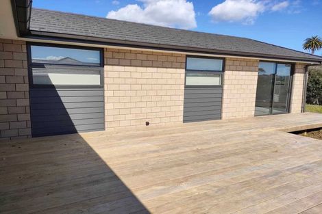 Photo of property in 35 Tahuna Minhinnick Drive, Glenbrook, 2681