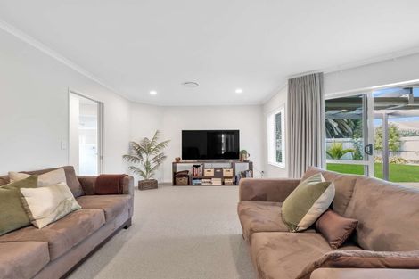 Photo of property in 21 Beachwater Drive, Papamoa Beach, Papamoa, 3118