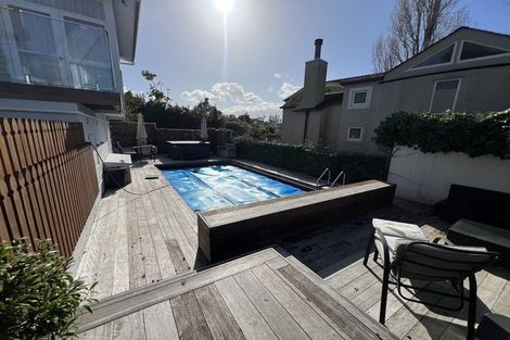 Photo of property in 1/44 Deuxberry Avenue, Northcote, Auckland, 0627