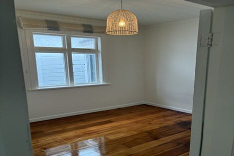 Photo of property in 71 Queens Drive, Lyall Bay, Wellington, 6022