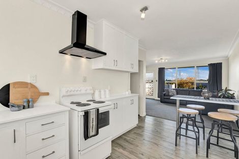 Photo of property in 2/52 Mortlake Street, Islington, Christchurch, 8042