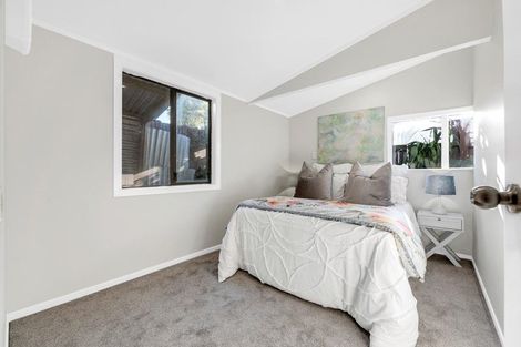 Photo of property in 4 Burlington Place, Manurewa, Auckland, 2102