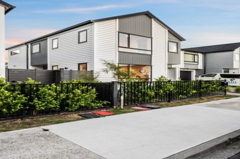 Photo of property in 10 Babos Avenue, Kumeu, 0810