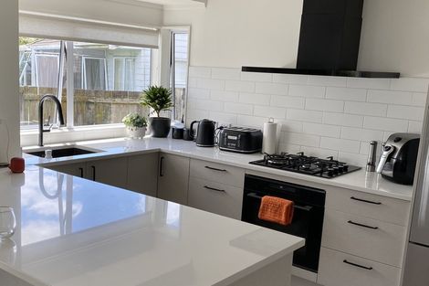 Photo of property in 12 Duncan Avenue, Te Atatu South, Auckland, 0610