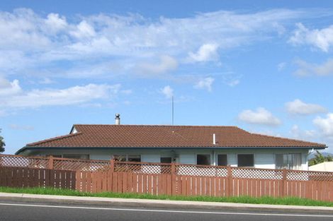 Photo of property in 31 Hobsonville Road, West Harbour, Auckland, 0618