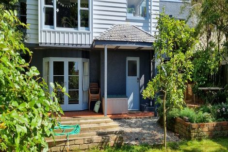 Photo of property in 49 Grant Road, Thorndon, Wellington, 6011