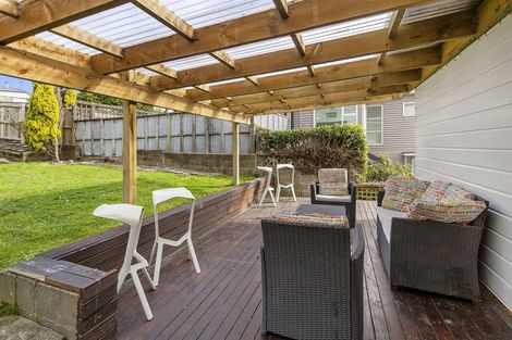 Photo of property in 32 Collins Avenue, Tawa, Wellington, 5028