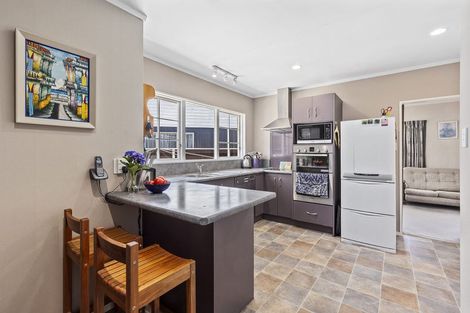 Photo of property in 6 Balliol Drive, Tawa, Wellington, 5028