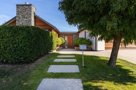 Photo of property in 2 Bridesdale Drive, Lake Hayes, Queenstown, 9304