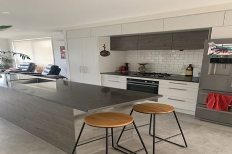 Photo of property in 73 Karepiro Drive, Stanmore Bay, Whangaparaoa, 0932