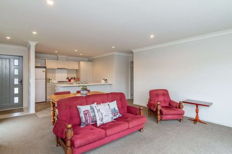 Photo of property in 32 Speldhurst Grove, Stokes Valley, Lower Hutt, 5019