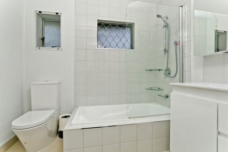 Photo of property in 2/19 Hamilton Place, Glenfield, Auckland, 0629